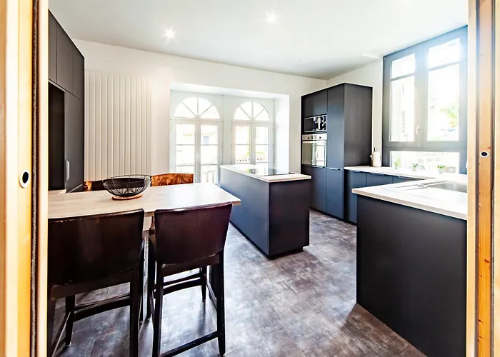 Prázdninový dům Jolie M'home, Le Puy Du Fou, 15 Pers, 7 Ch, 5 Sde, 5 Wc Mauleon